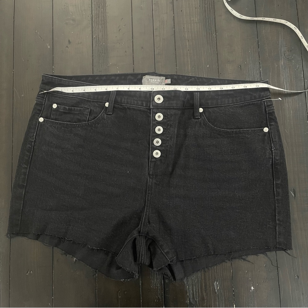 NWOT TORRID JEAN SHORT
